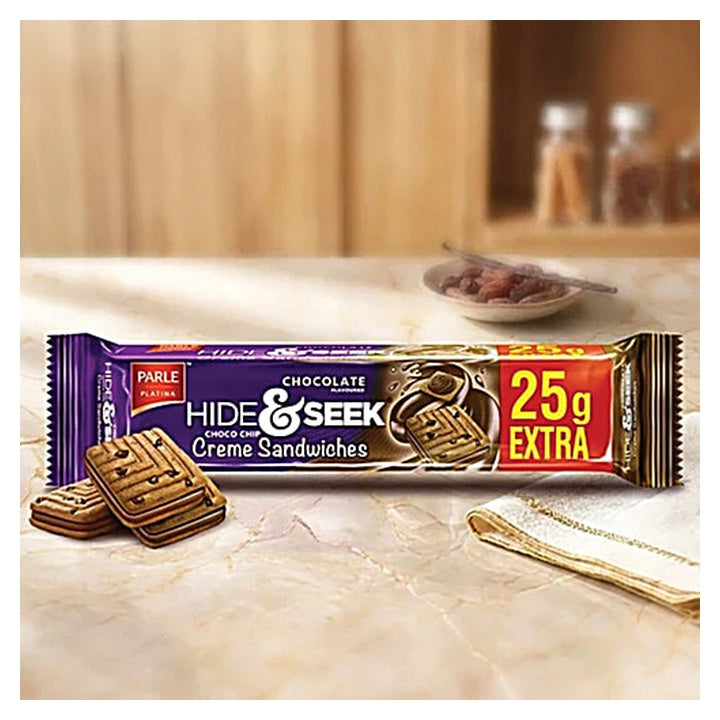 Parle Platina Chocolate Flavoured Hide & Seek Choco Chip Creme Sandwich Biscuits (125 g)